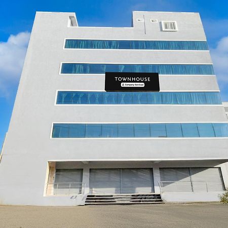 Super Townhouse Kukatpally North Formerly Munagala Arcade Hyderabad Exterior photo