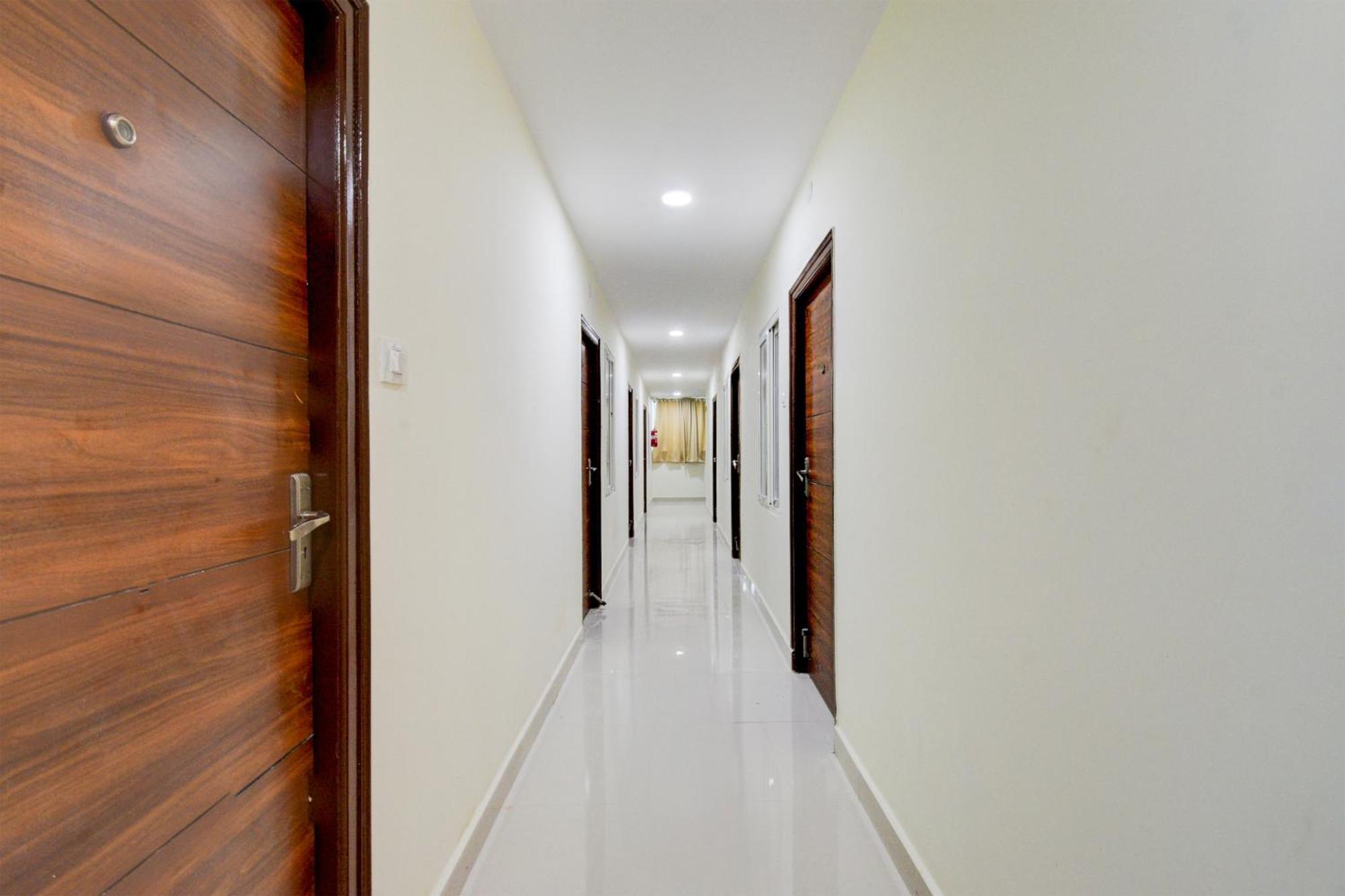 Super Townhouse Kukatpally North Formerly Munagala Arcade Hyderabad Exterior photo