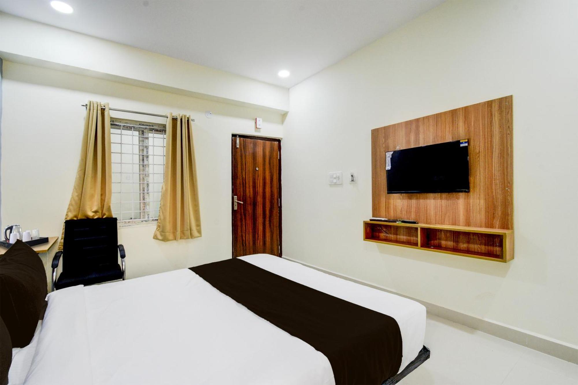 Super Townhouse Kukatpally North Formerly Munagala Arcade Hyderabad Exterior photo